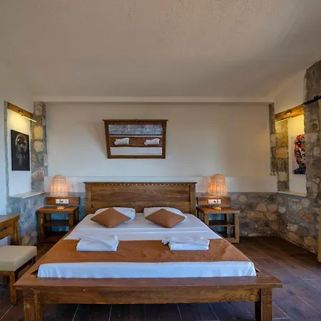 Pine Private Located In A Quiet And Picturesque Location * فاراليا