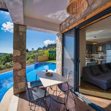 Pine Private Located In A Quiet And Picturesque Location Villa *